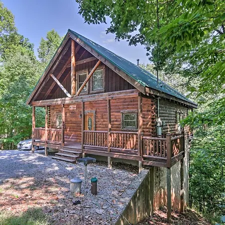 Sky Harbor Sevierville Cabin With Hot Tub And Deck!